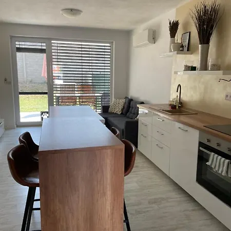 Sunny On The Lakes *