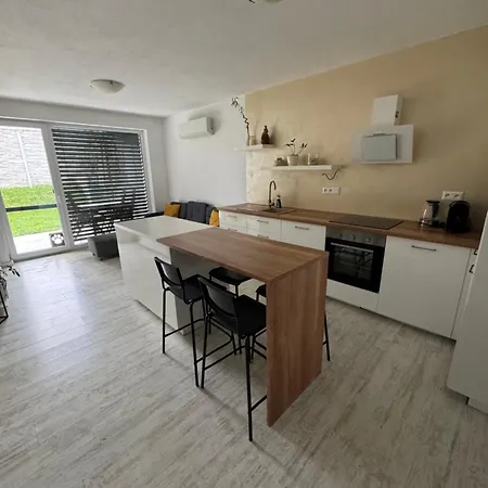 Sunny On The Lakes Daire