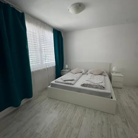 Sunny On The Lakes Daire